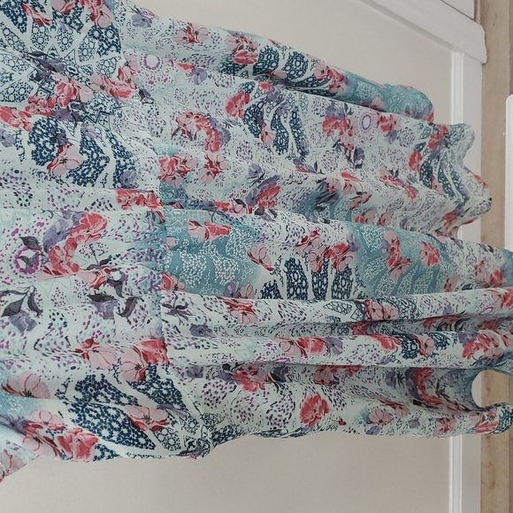 Torrid, size 1, multi-colored summer blouse - Picture 2 of 2